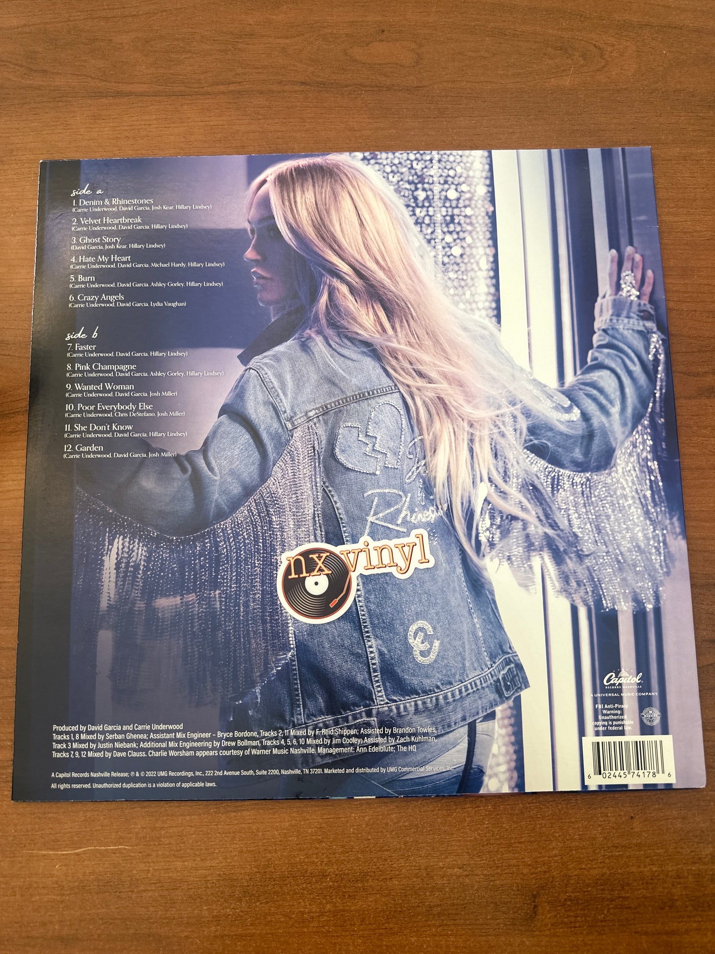 Carrie Underwood - Denim & Rhinestones