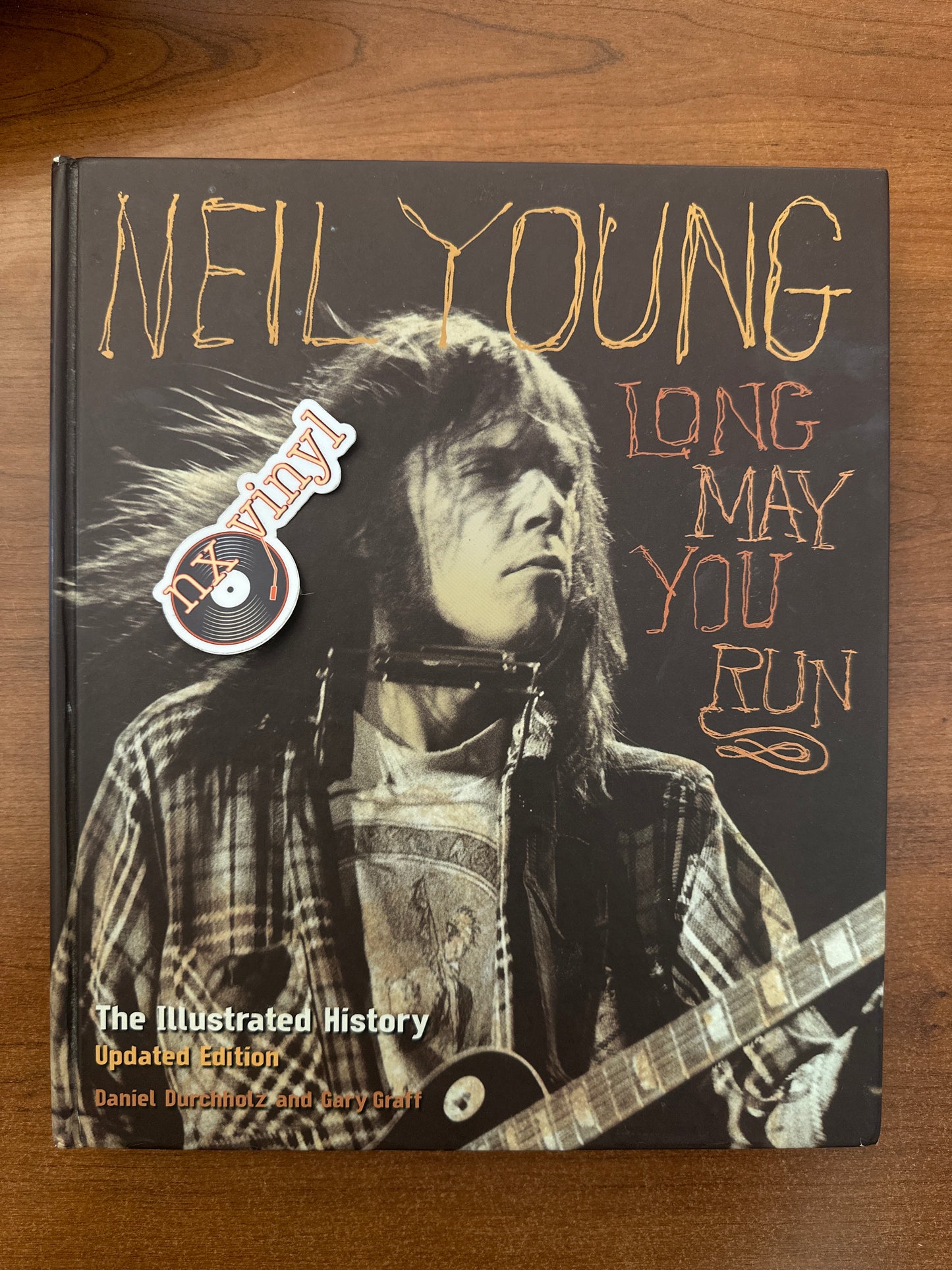 Neil Young Long May You Run Edición actualizada (tapa dura)