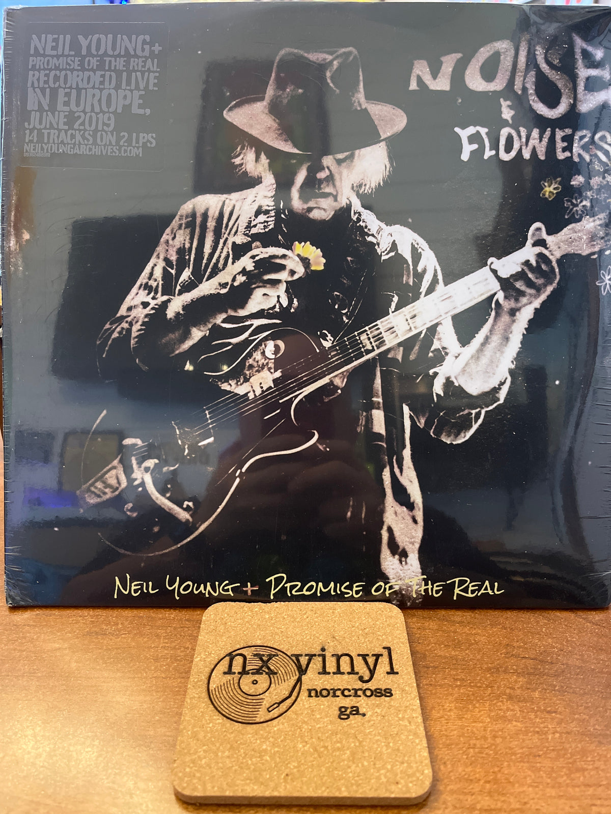 Neil Young + Promise Of The Real - Noise & Flowers